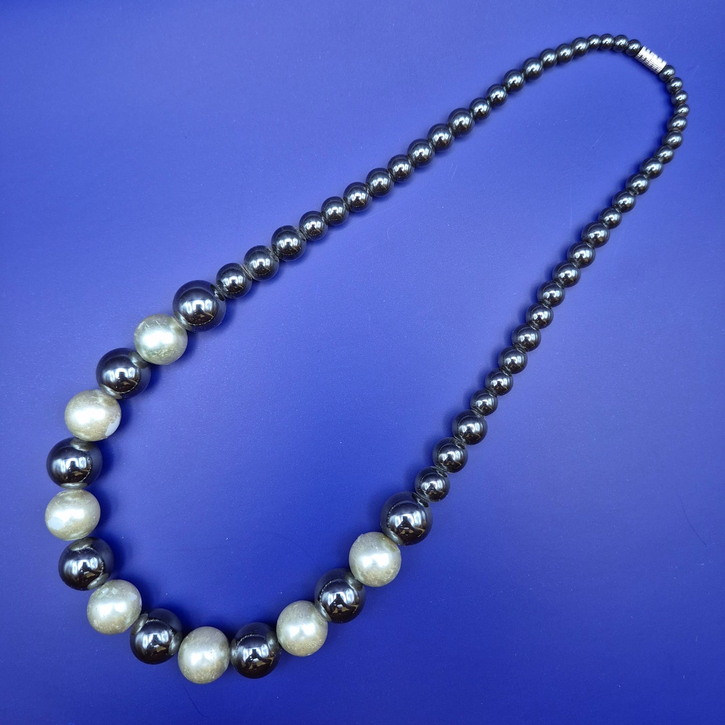 Elegante Vintage Perlenkette mit Hämatit-Elementen
