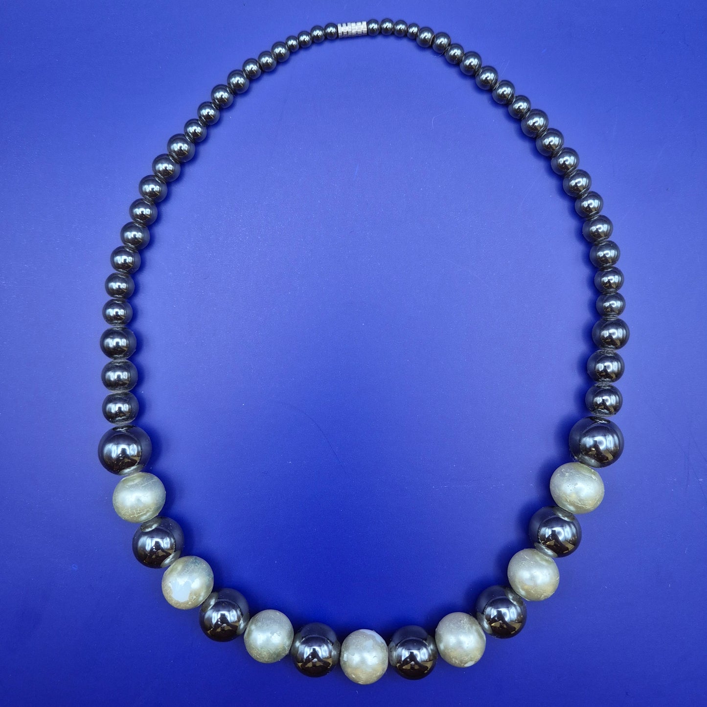Elegante Vintage Perlenkette mit Hämatit-Elementen