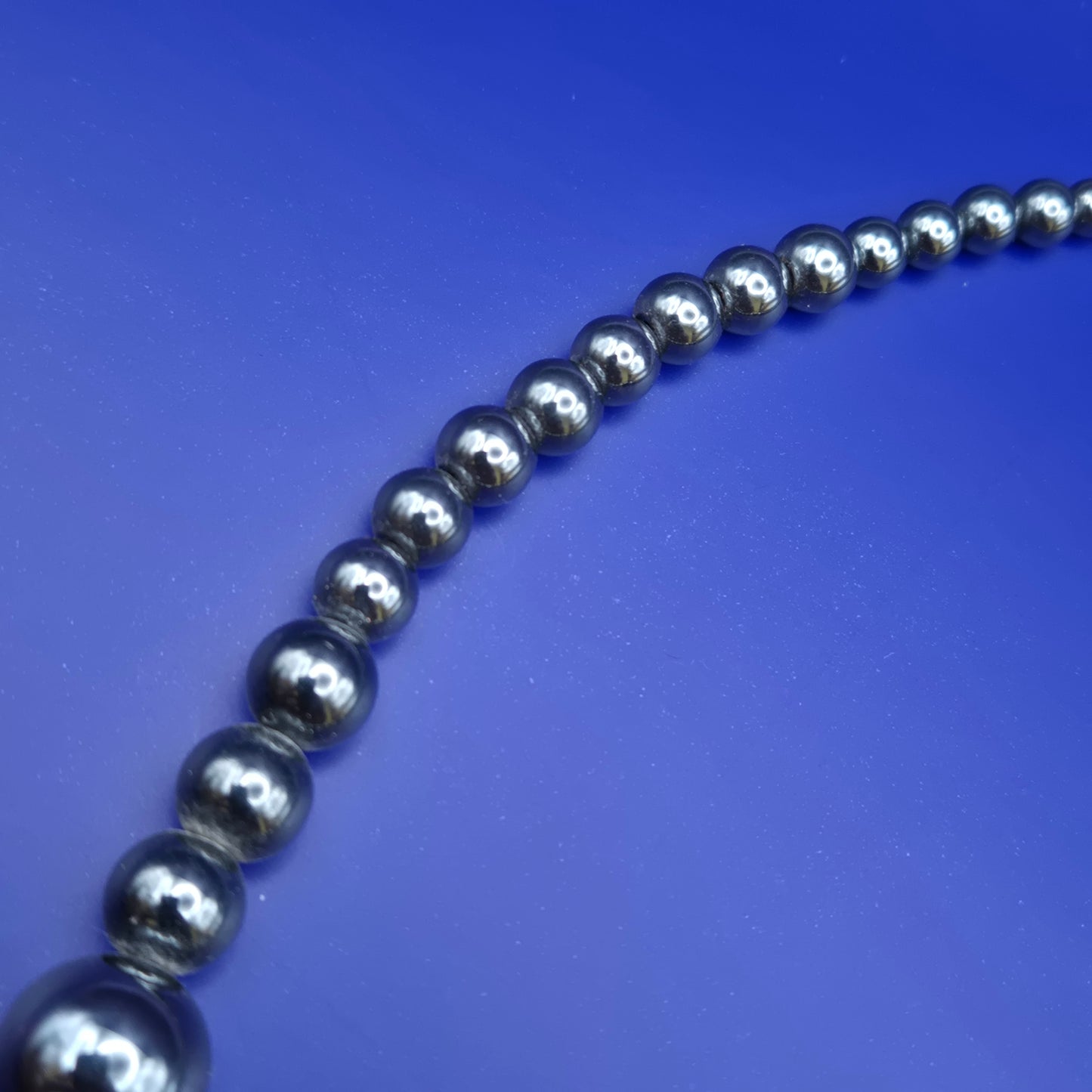 Elegante Vintage Perlenkette mit Hämatit-Elementen
