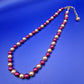 Elegante Vintage Perlenkette in Weinrot und Creme mit Goldton