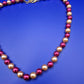 Elegante Vintage Perlenkette in Weinrot und Creme mit Goldton