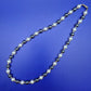 Elegante Perlenkette mit grauen und weißen Perlen