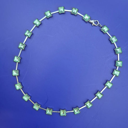Vintage Statement Kette mit hellgrünen quadratischen Schmucksteinen
