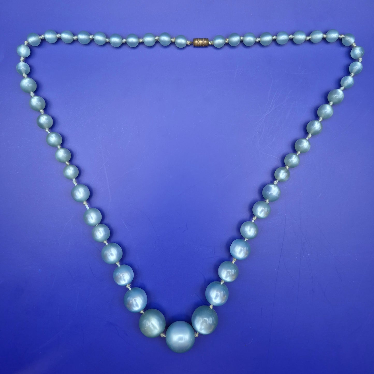 Elegante Vintage Perlenkette mit Verlauf in Pastellblau