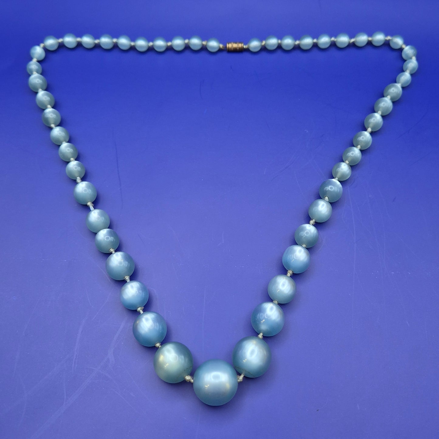 Elegante Vintage Perlenkette mit Verlauf in Pastellblau