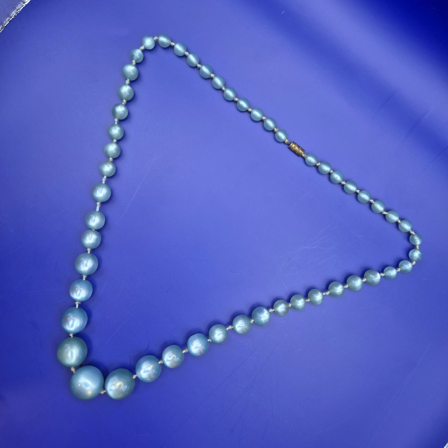 Elegante Vintage Perlenkette mit Verlauf in Pastellblau