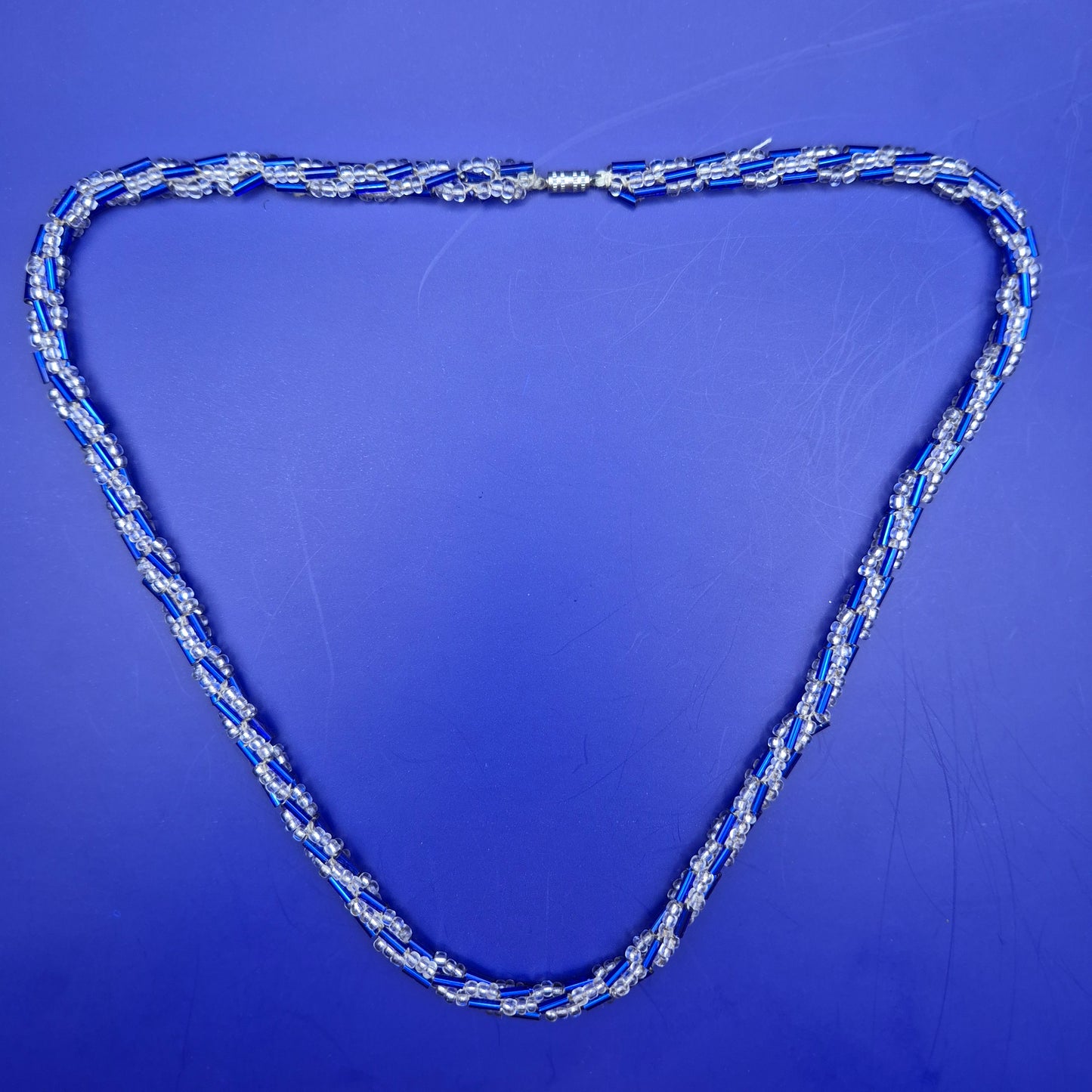 Vintage Kette Blau Weiß gedrehtes Design Glasperlen 45 cm