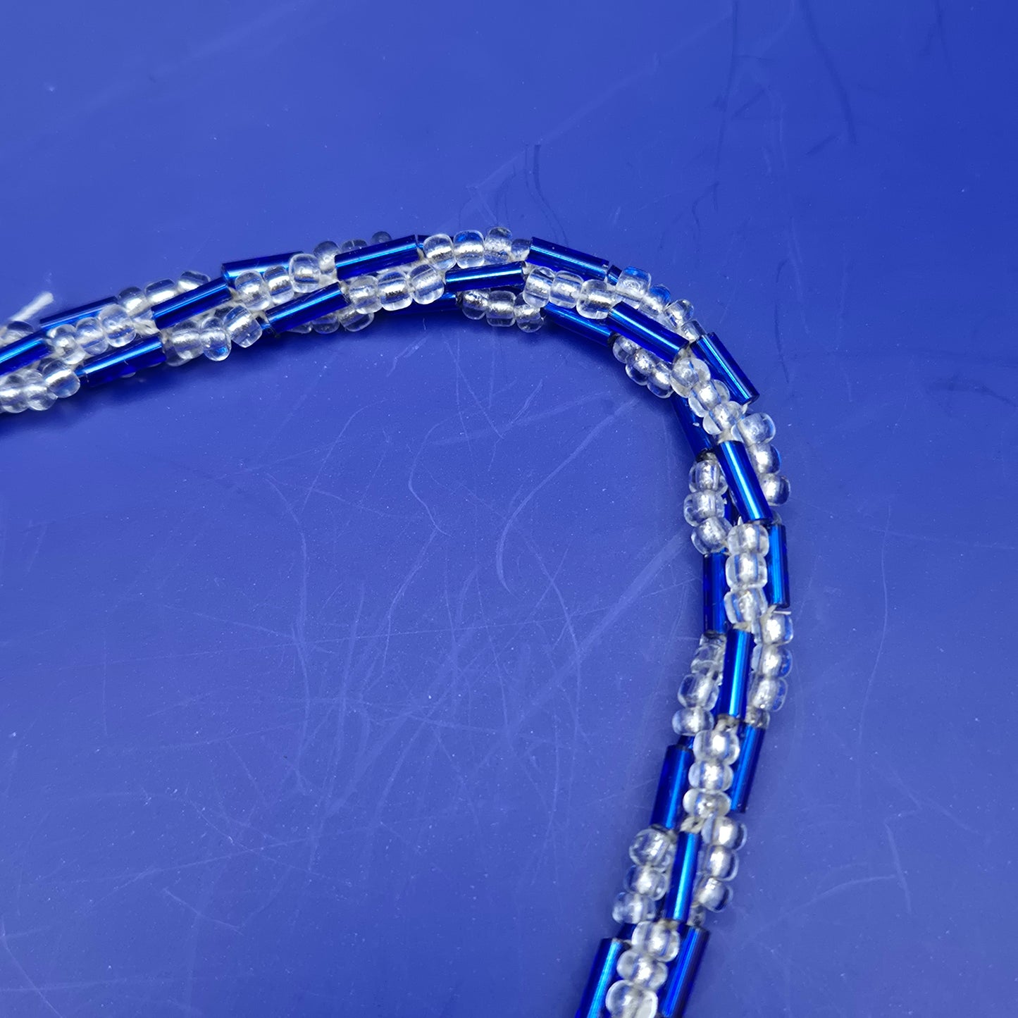 Vintage Kette Blau Weiß gedrehtes Design Glasperlen 45 cm