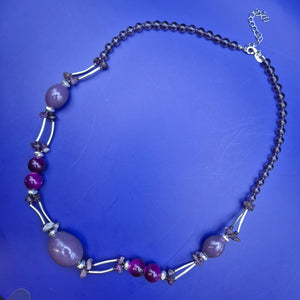 Lila Statement Kette mit Edelsteinoptik und Silberfarbenen Akzenten