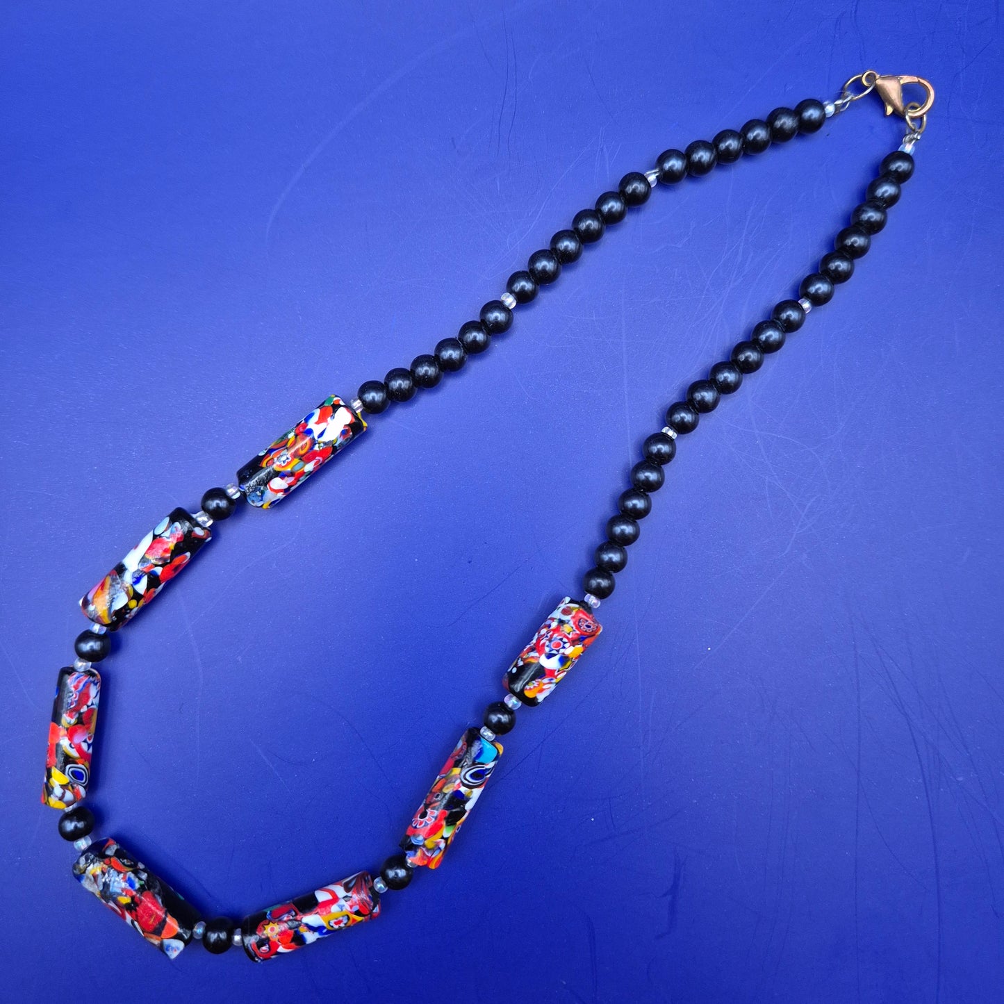 Vintage Millefiori Glas Perlenkette mit schwarzen Glasperlen