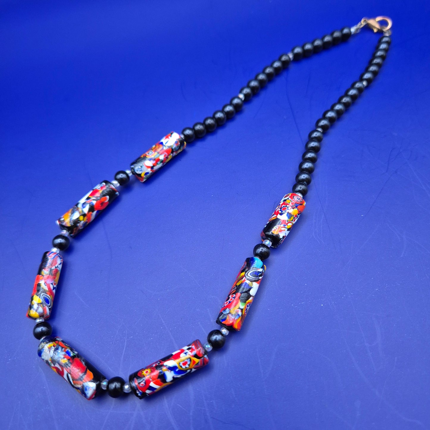Vintage Millefiori Glas Perlenkette mit schwarzen Glasperlen