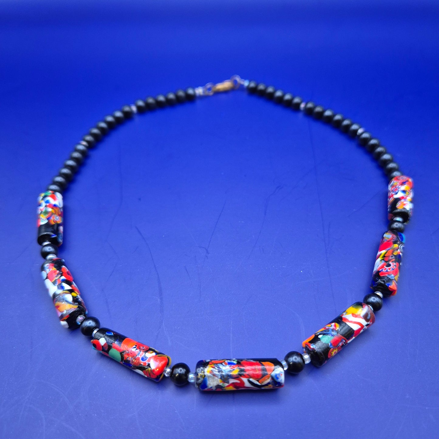 Vintage Millefiori Glas Perlenkette mit schwarzen Glasperlen