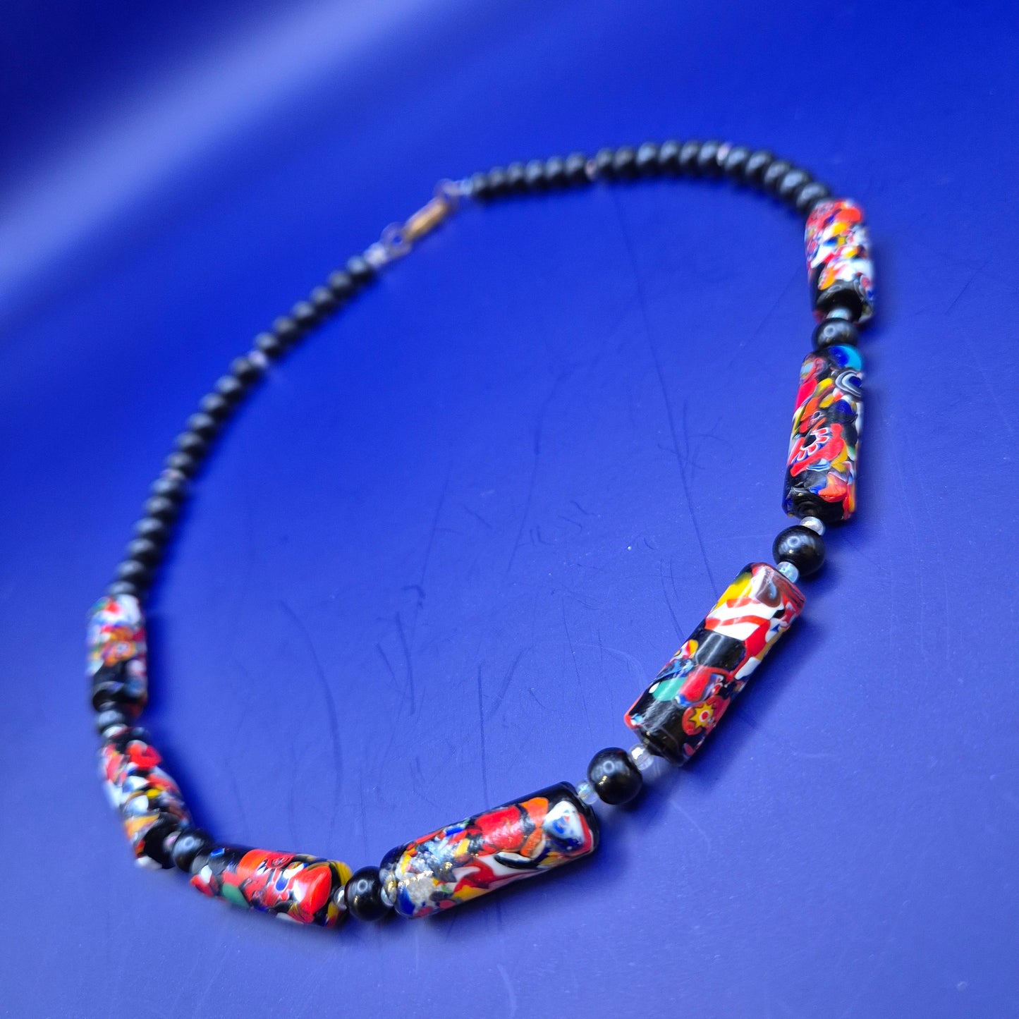 Vintage Millefiori Glas Perlenkette mit schwarzen Glasperlen