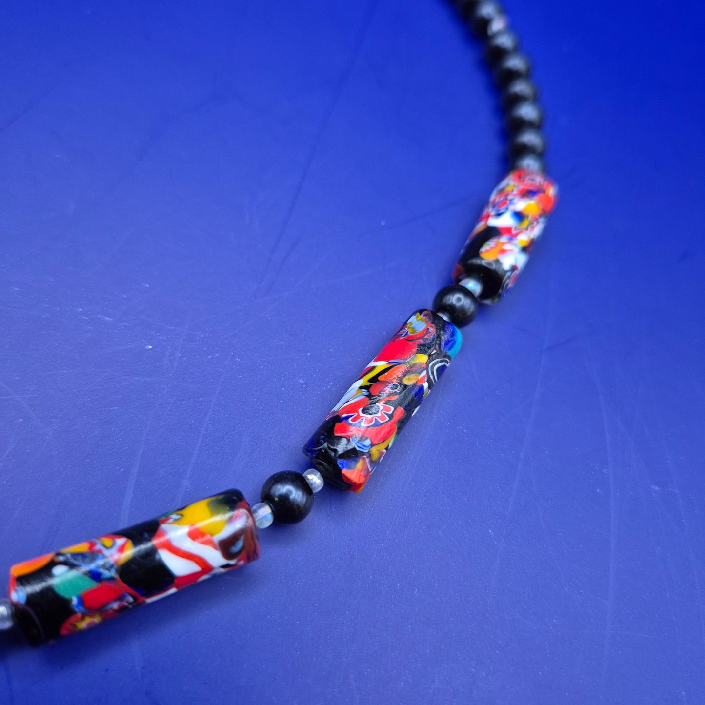 Vintage Millefiori Glas Perlenkette mit schwarzen Glasperlen
