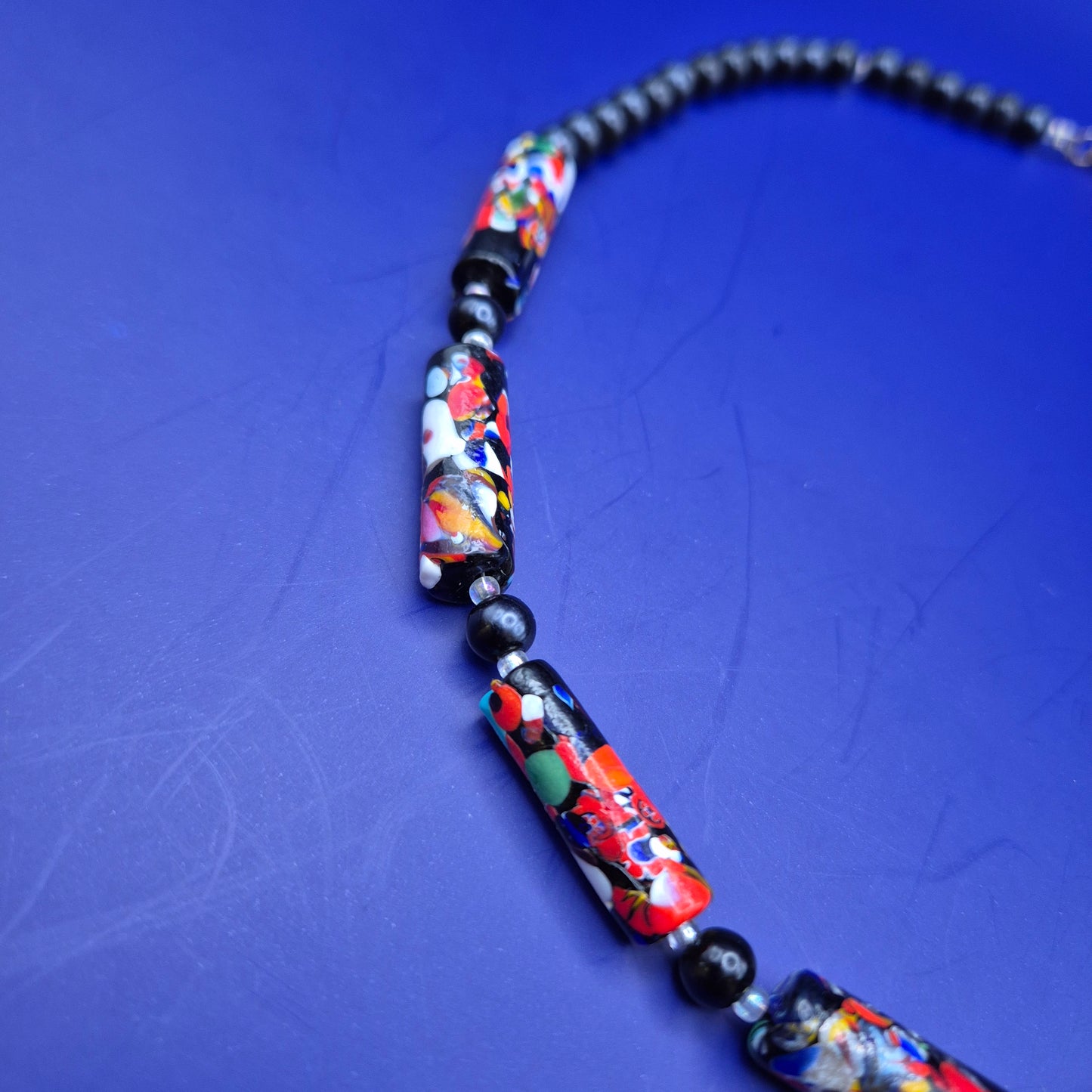 Vintage Millefiori Glas Perlenkette mit schwarzen Glasperlen