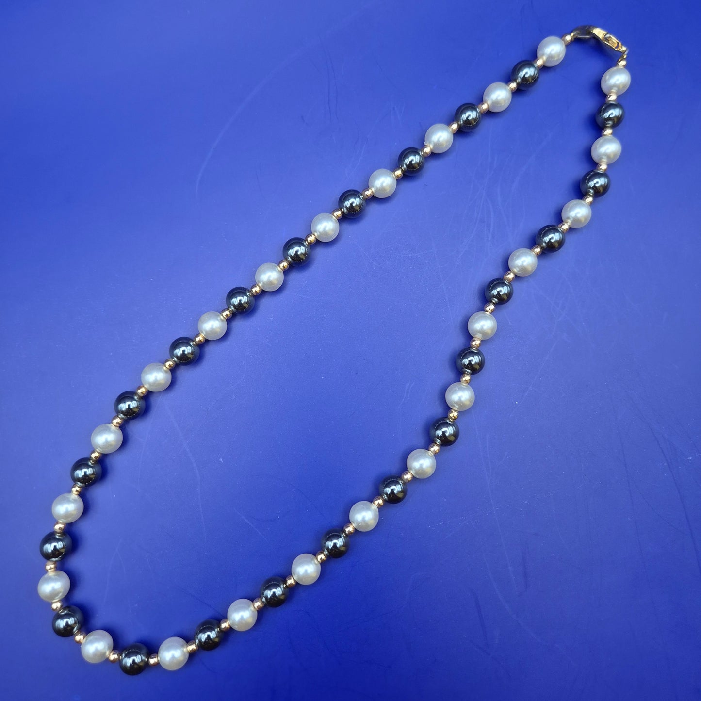Elegante Perlenkette mit Hämatit-Elementen