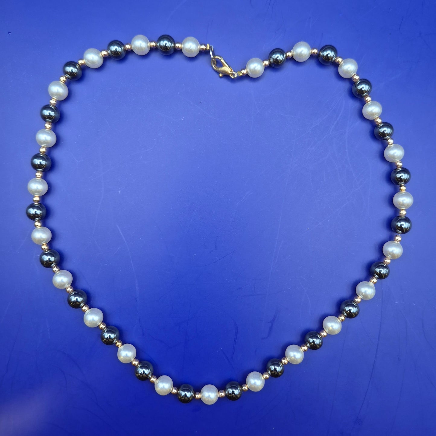 Elegante Perlenkette mit Hämatit-Elementen