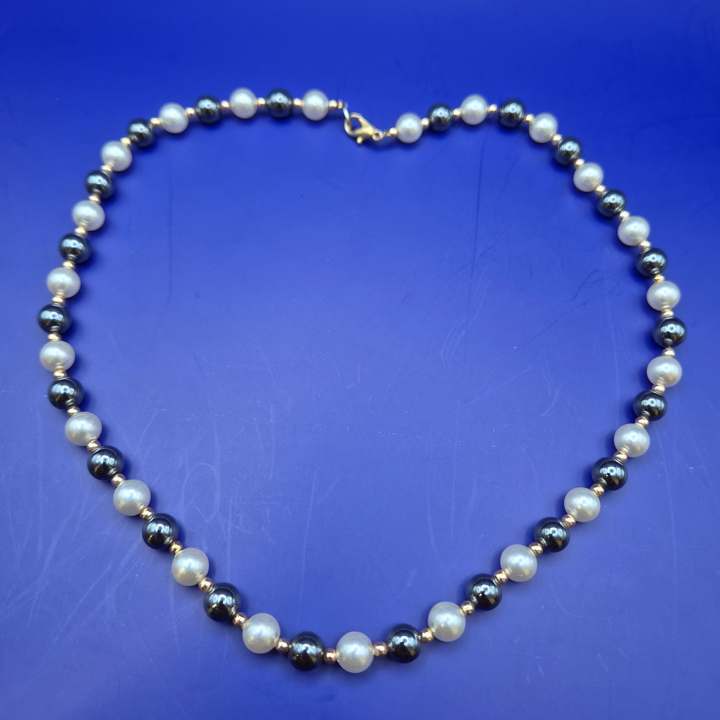 Elegante Perlenkette mit Hämatit-Elementen