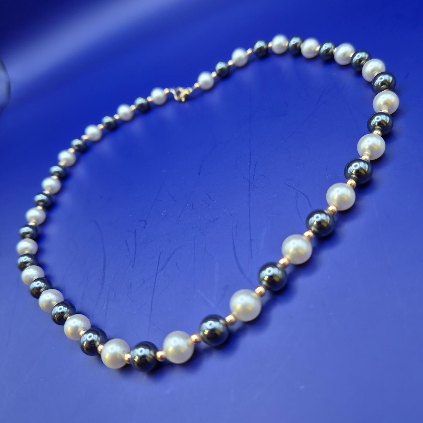 Elegante Perlenkette mit Hämatit-Elementen