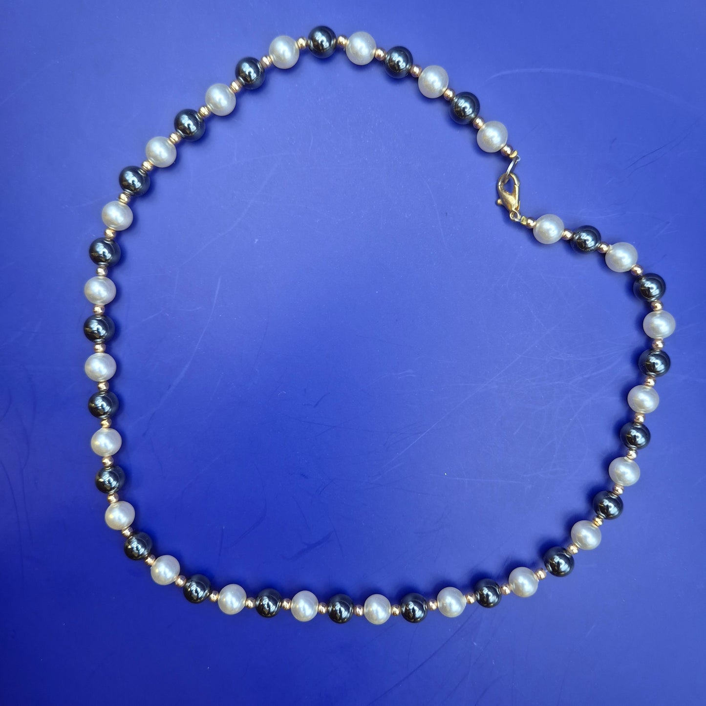 Elegante Perlenkette mit Hämatit-Elementen