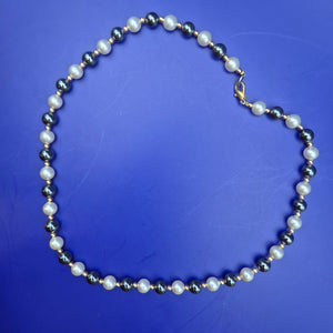 Elegante Perlenkette mit Hämatit-Elementen