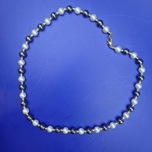 Elegante Perlenkette mit Hämatit-Elementen