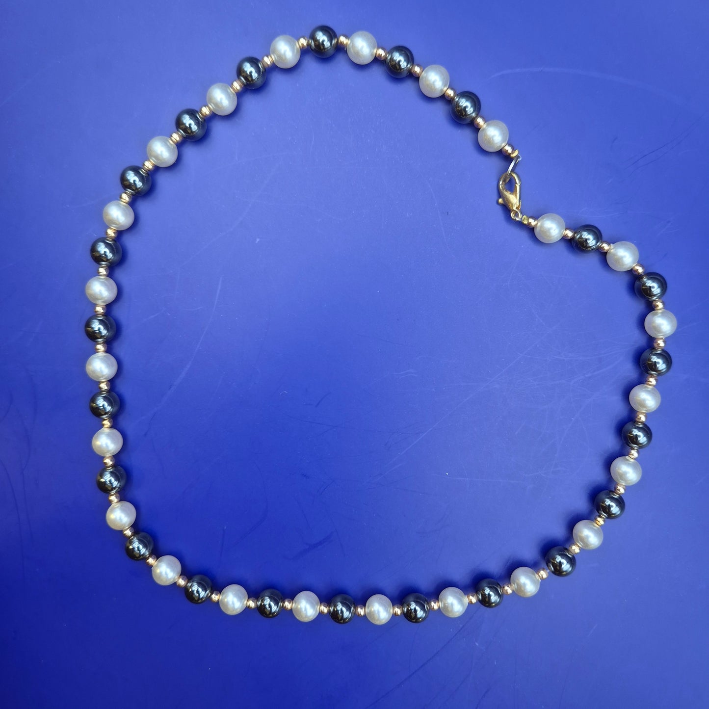 Elegante Perlenkette mit Hämatit-Elementen