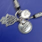 Silberfarbenes Armband mit Hamsa und Om Charm Anhängern