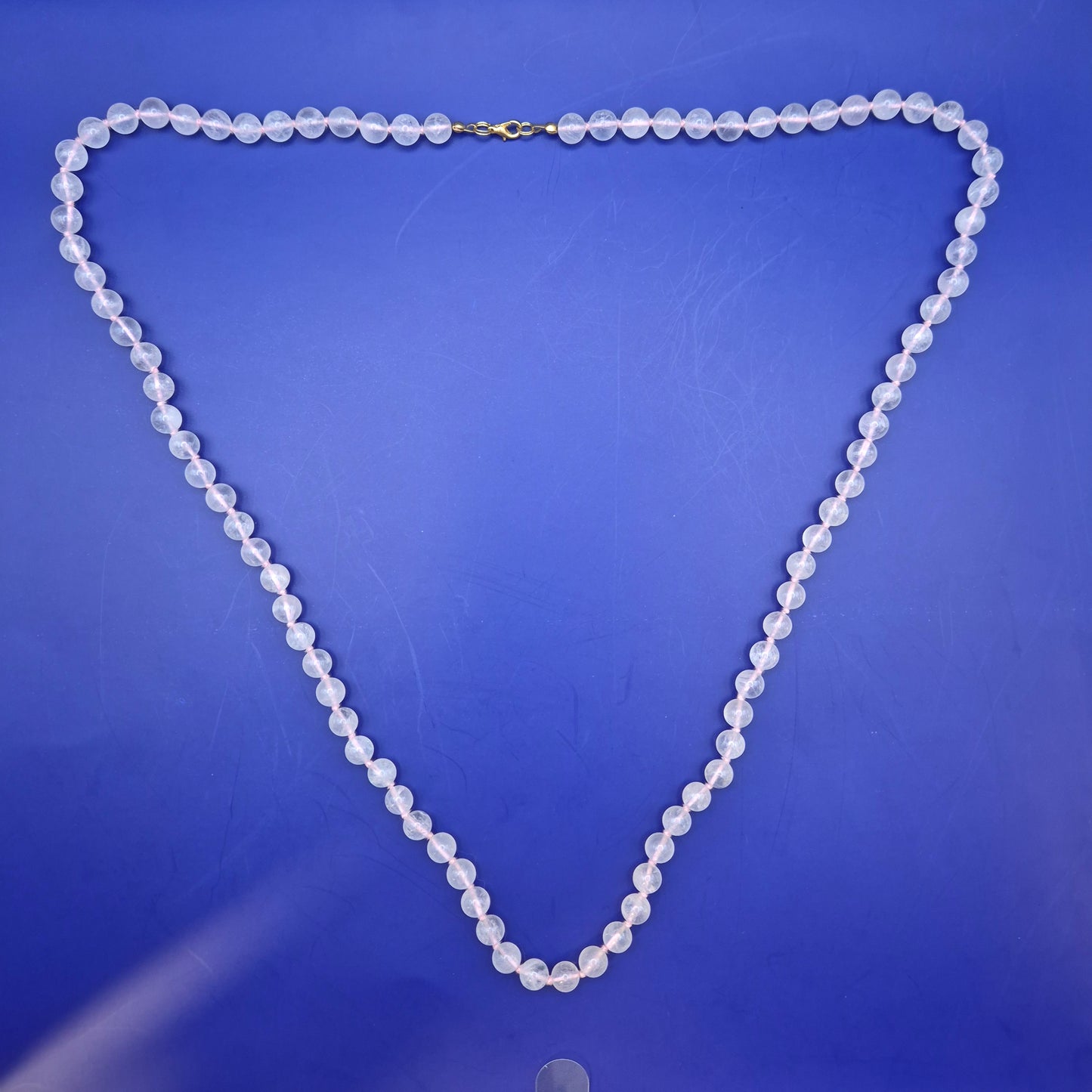 Elegante Rosenquarz Perlenkette mit Goldverschluss