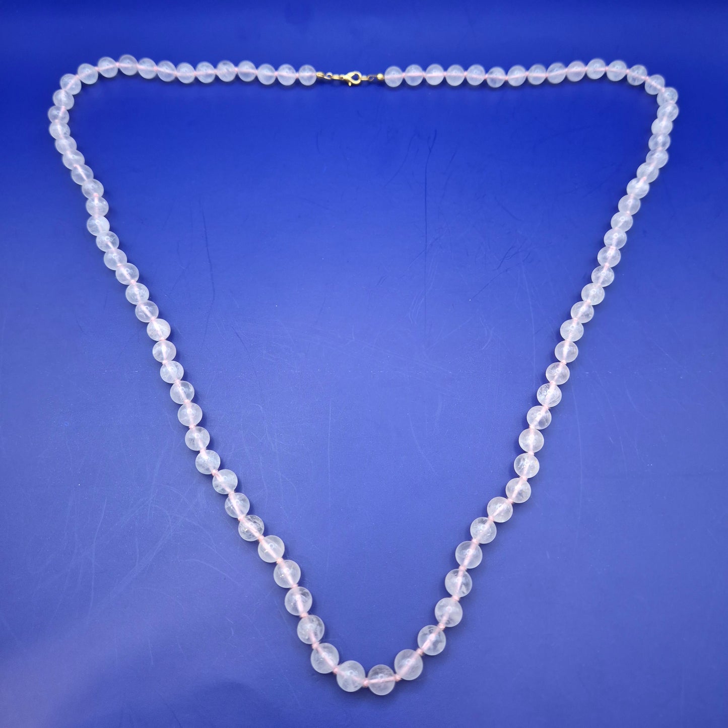Elegante Rosenquarz Perlenkette mit Goldverschluss