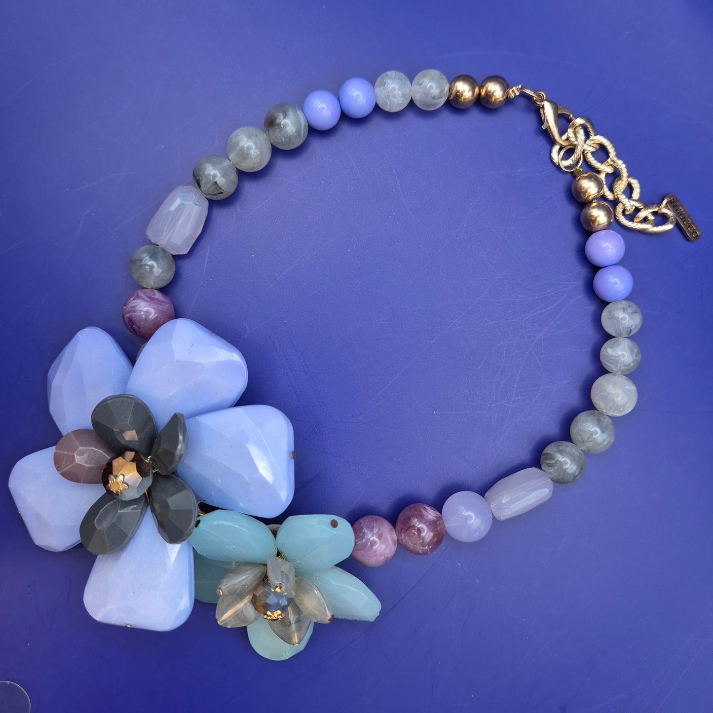 Florale Designer Statement Kette in Pastelltönen