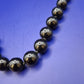 Klassische schwarze Perlenkette mit Verlauf