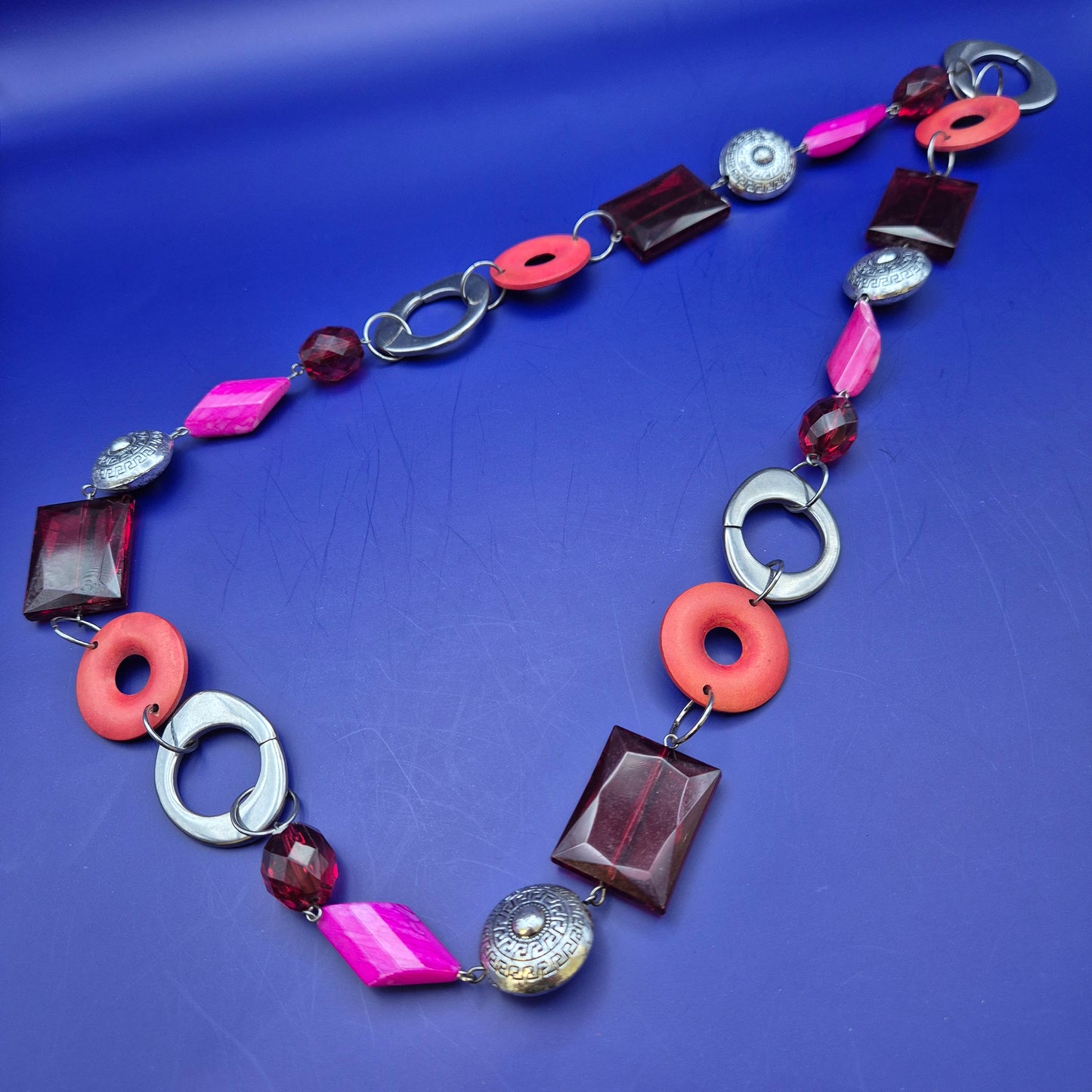 Statementkette mit geometrischen Elementen Pink Orange Braun