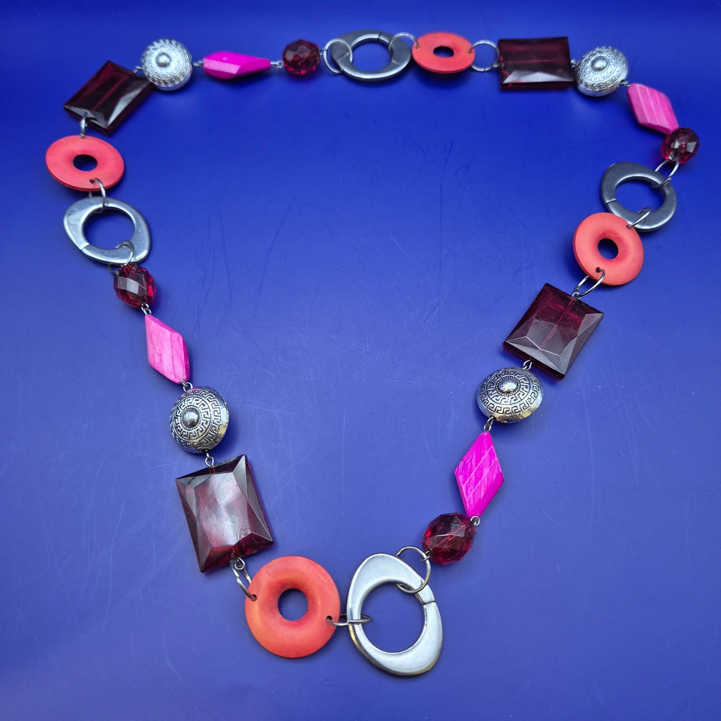 Statementkette mit geometrischen Elementen Pink Orange Braun