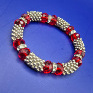 Vintage Stretch Armband mit roten Kristallperlen und Silber-Elementen
