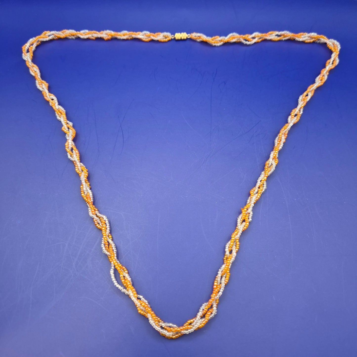 Elegante Vintage Kette gedrehtes Perlen Design Orange Weiß