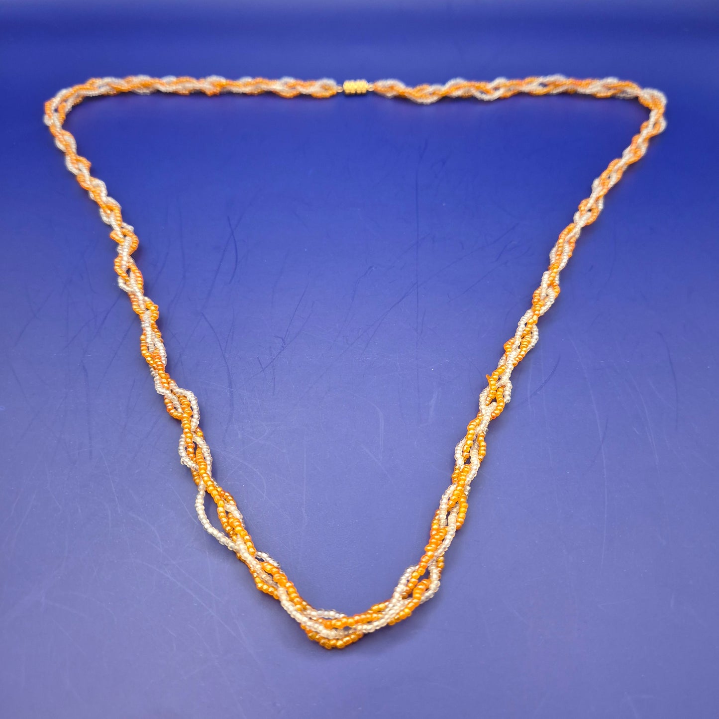 Elegante Vintage Kette gedrehtes Perlen Design Orange Weiß