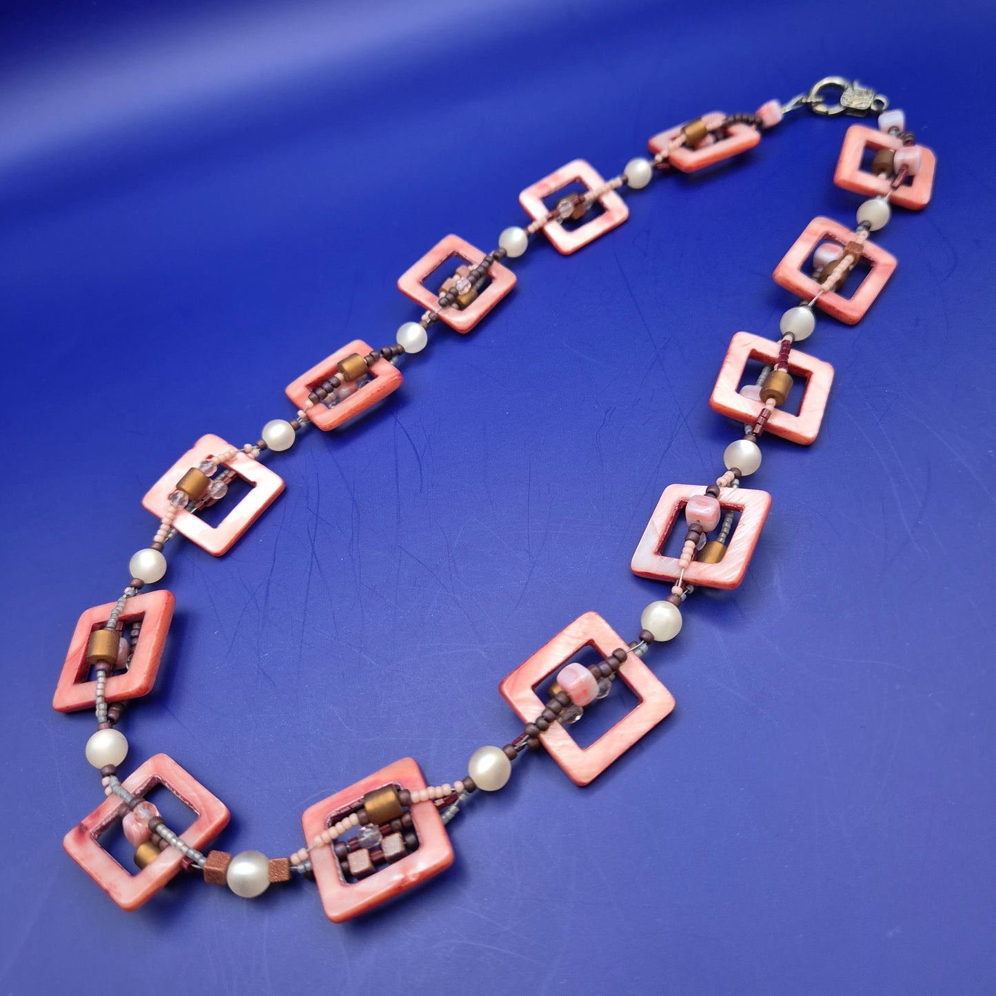 Vintage Statement Kette mit rosa Quadrat-Elementen und Perlen
