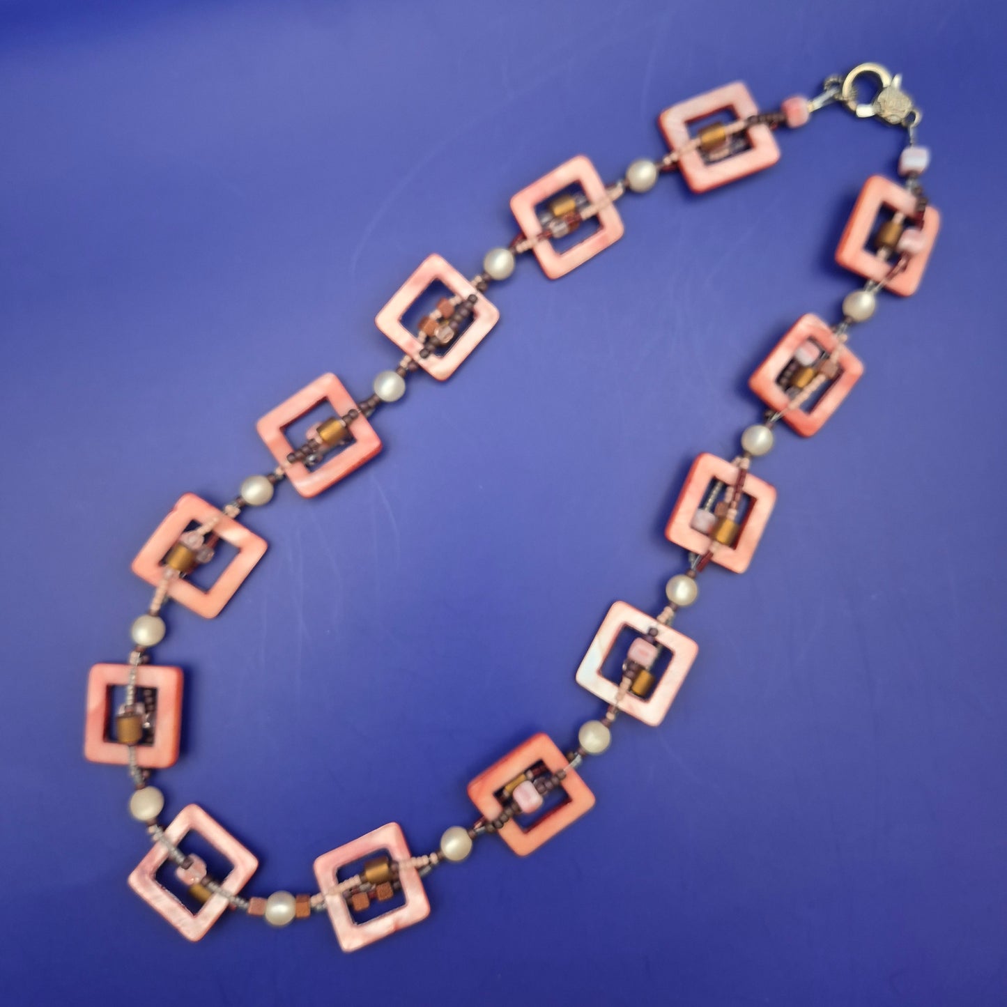 Vintage Statement Kette mit rosa Quadrat-Elementen und Perlen