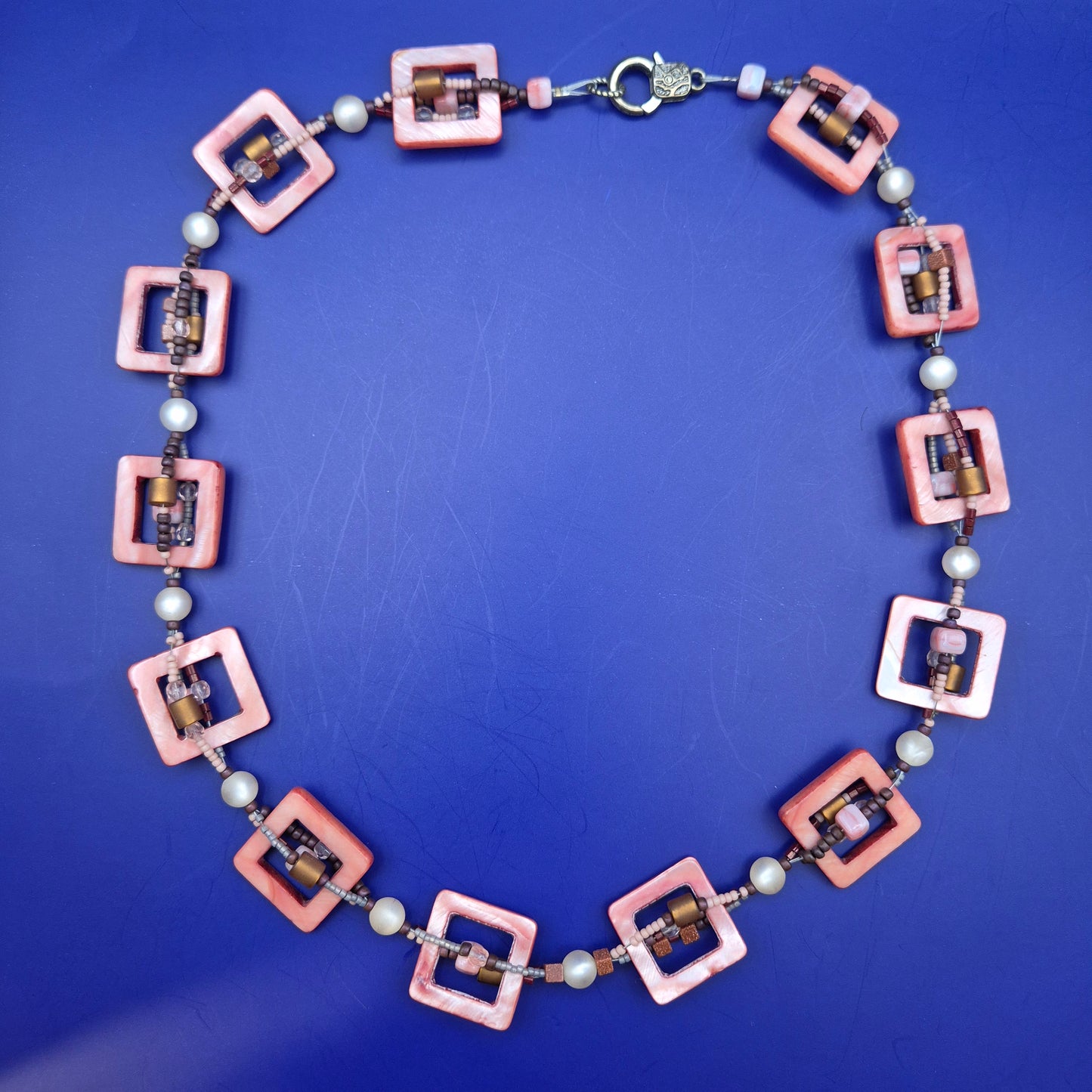 Vintage Statement Kette mit rosa Quadrat-Elementen und Perlen