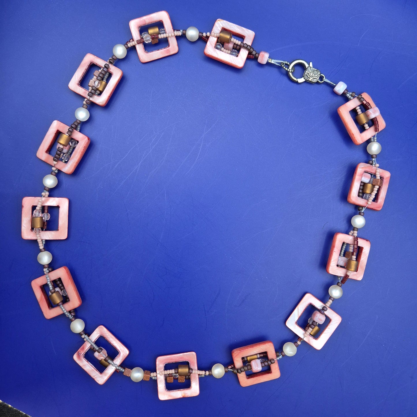 Vintage Statement Kette mit rosa Quadrat-Elementen und Perlen