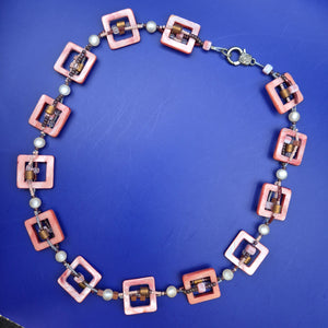 Vintage Statement Kette mit rosa Quadrat-Elementen und Perlen