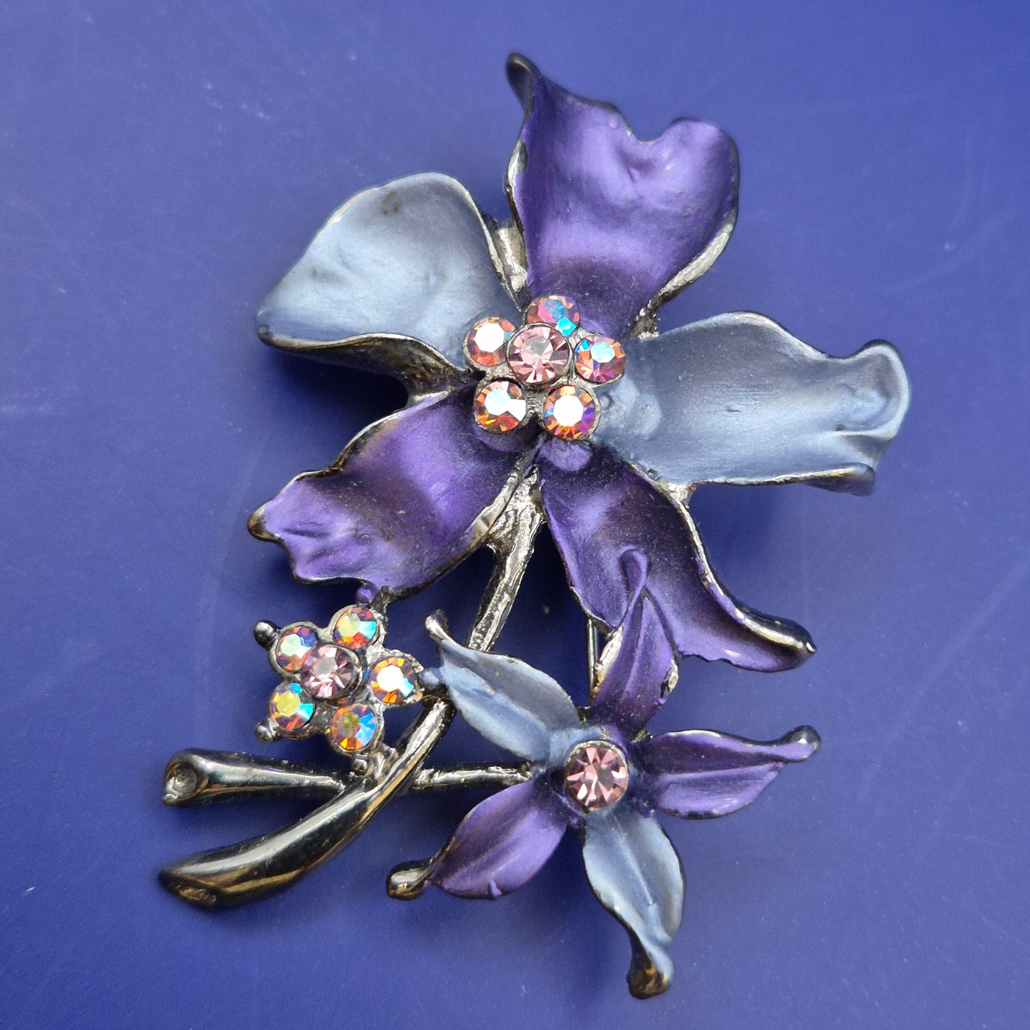 Vintage Emaille Brosche Blumen Design mit Strass Steinen