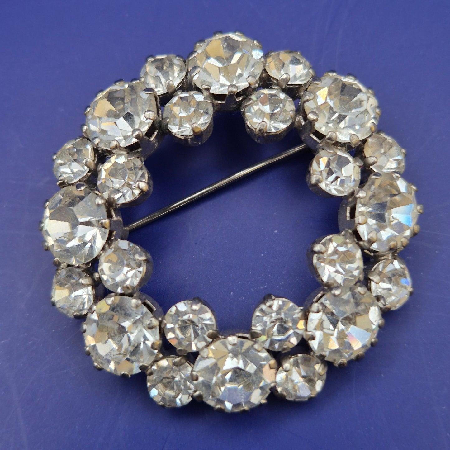 Vintage Kristall Brosche Rund Design Silberfarben