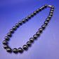 Elegante Vintage Perlenkette in glänzendem Schwarz