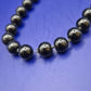 Elegante Vintage Perlenkette in glänzendem Schwarz