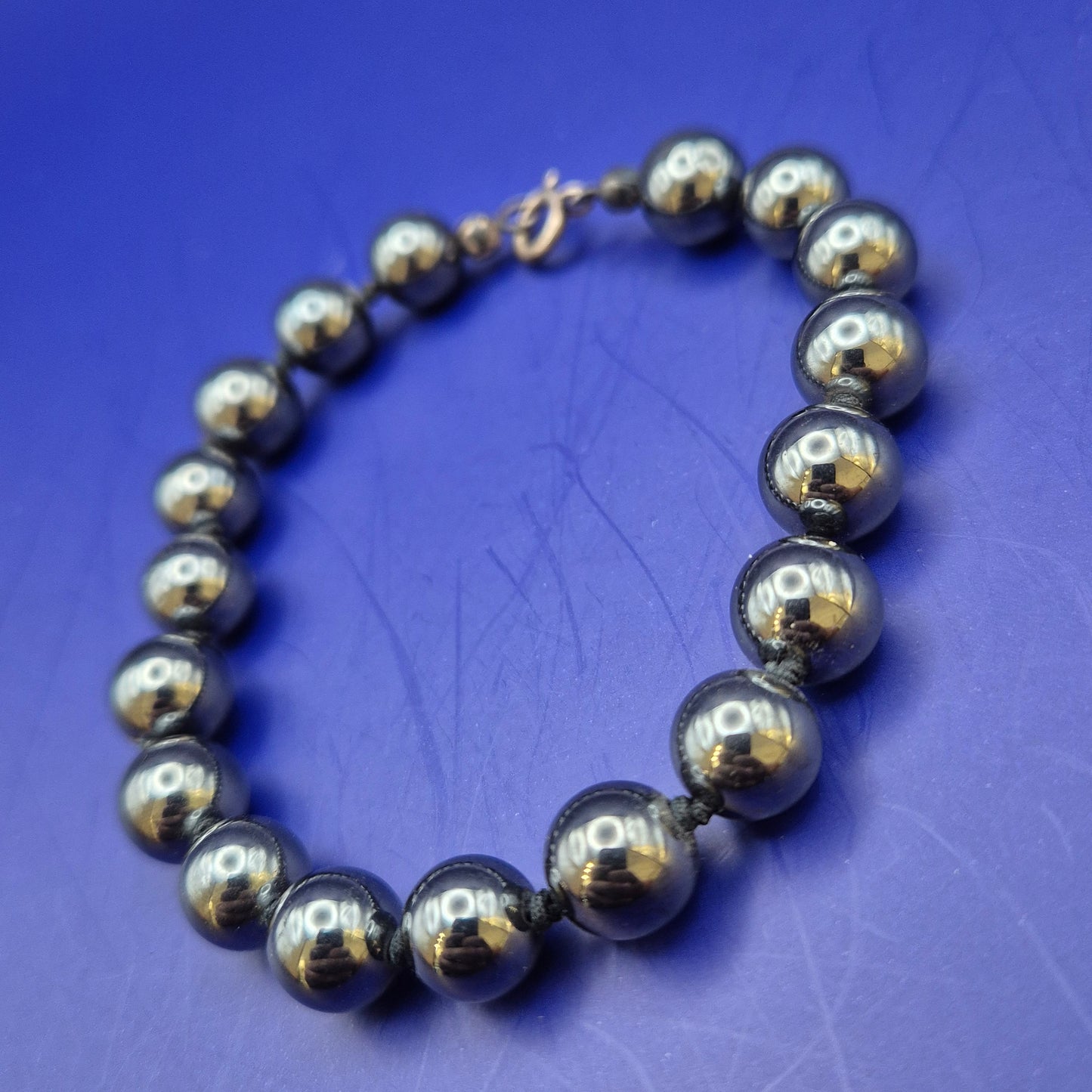 Elegantes Hämatit Perlenarmband mit Kugelschliff