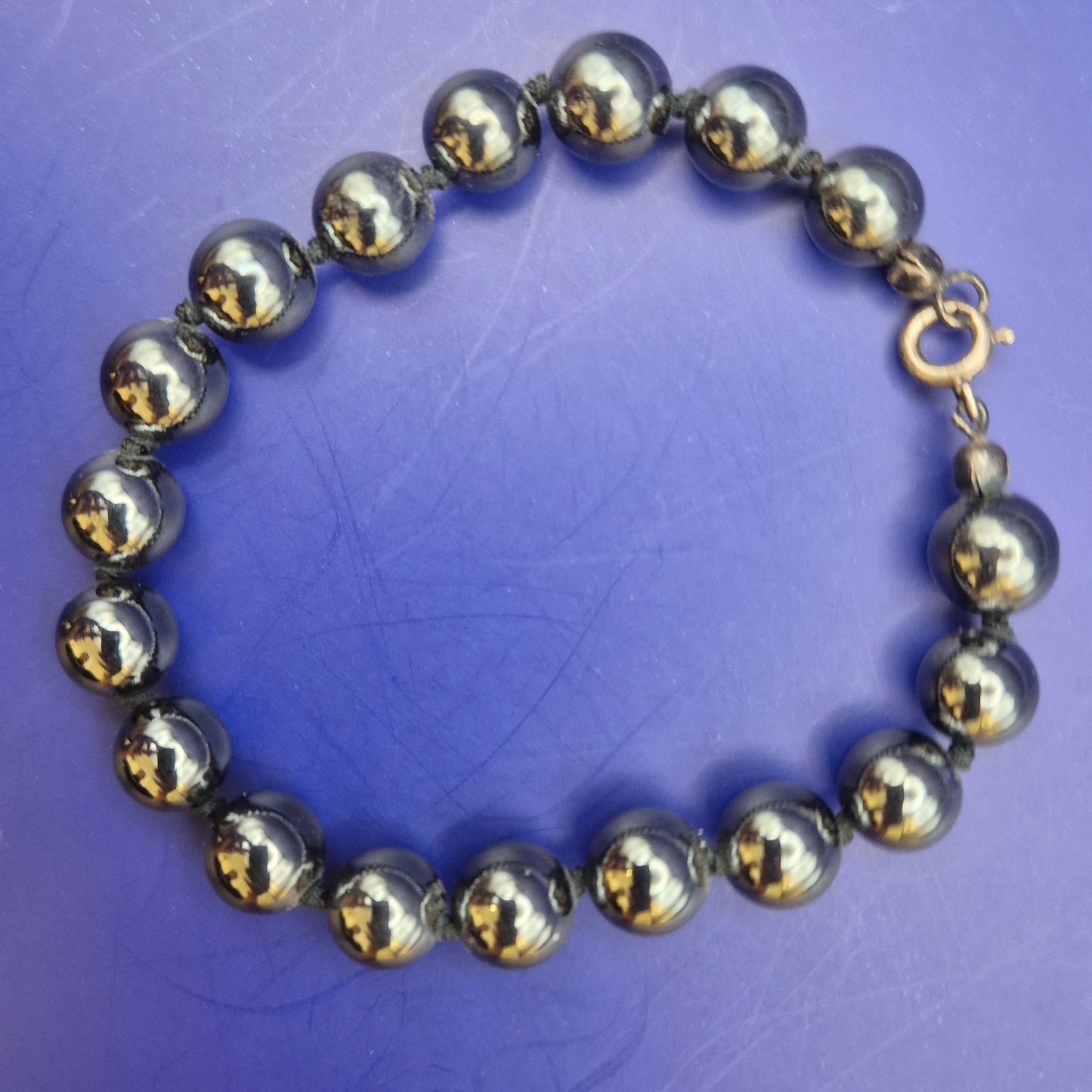 Elegantes Hämatit Perlenarmband mit Kugelschliff