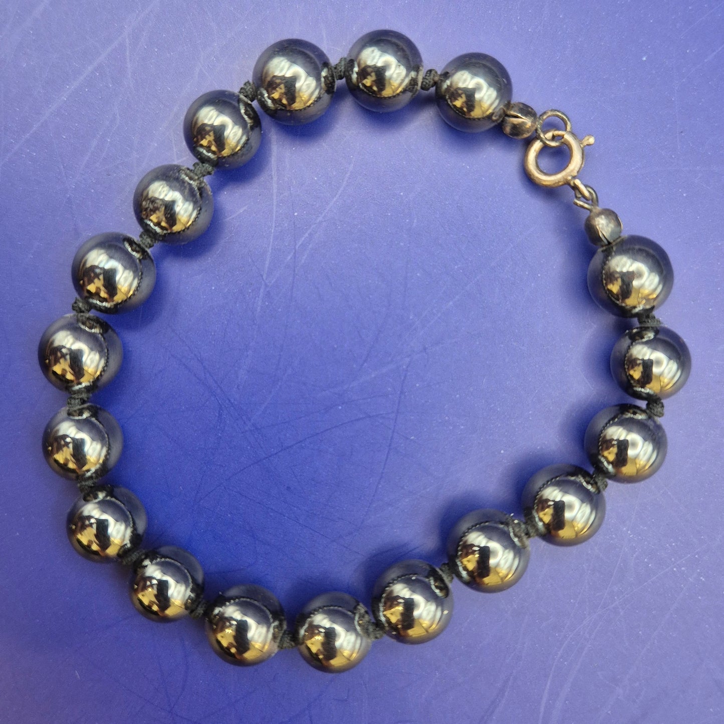 Elegantes Hämatit Perlenarmband mit Kugelschliff