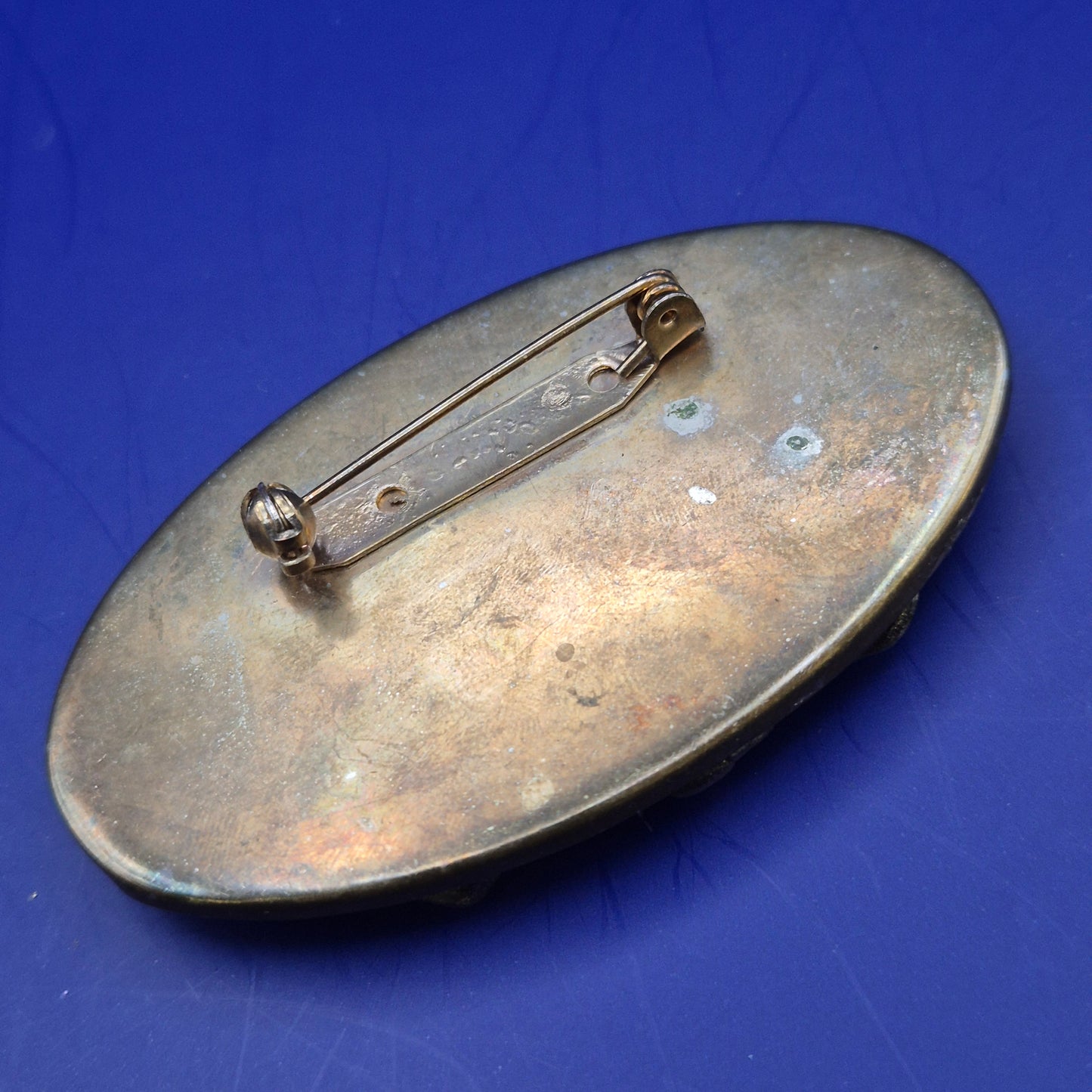 Vintage Brosche mit Jaspis Stein und Perlenverzierung